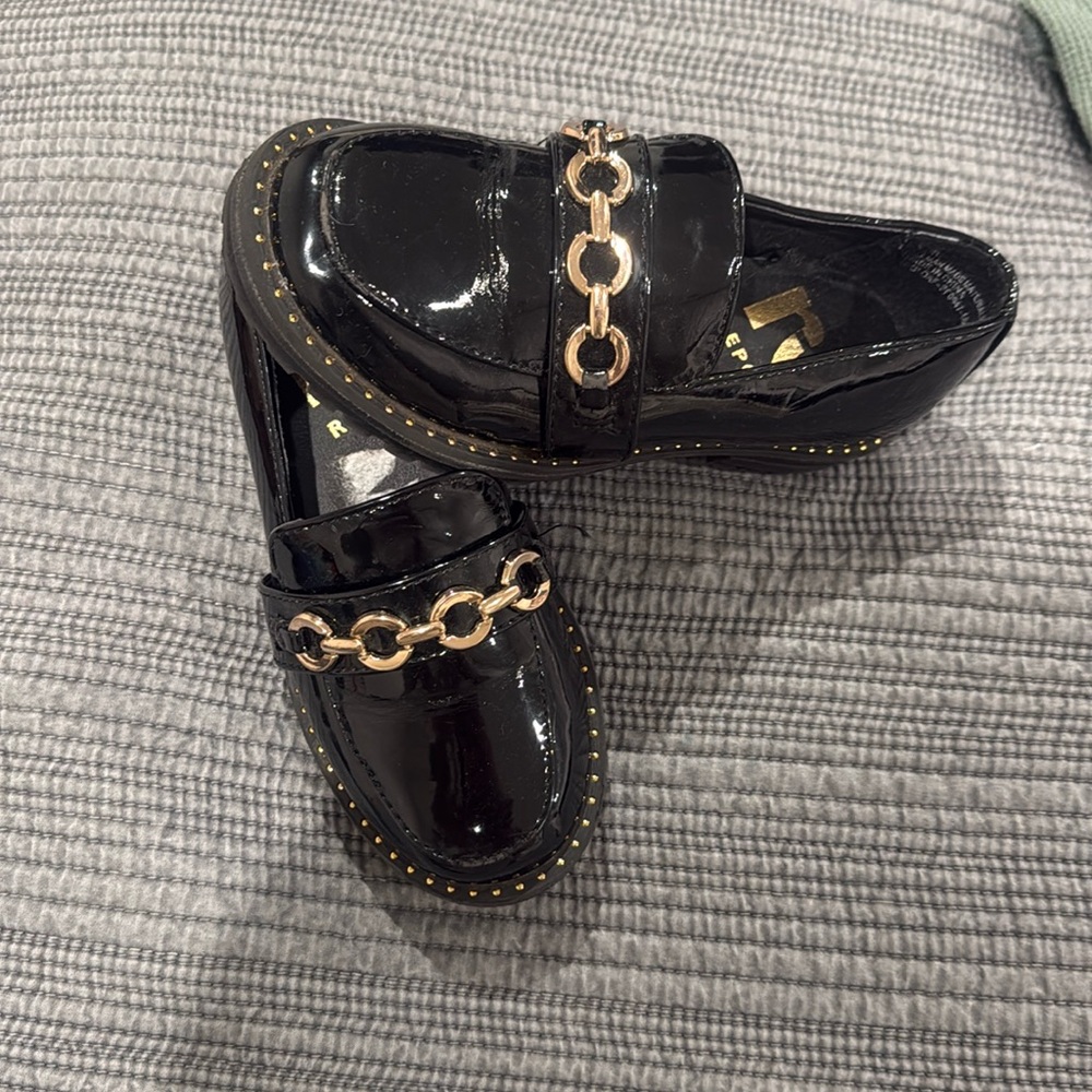 Darling lil’ girl loafers